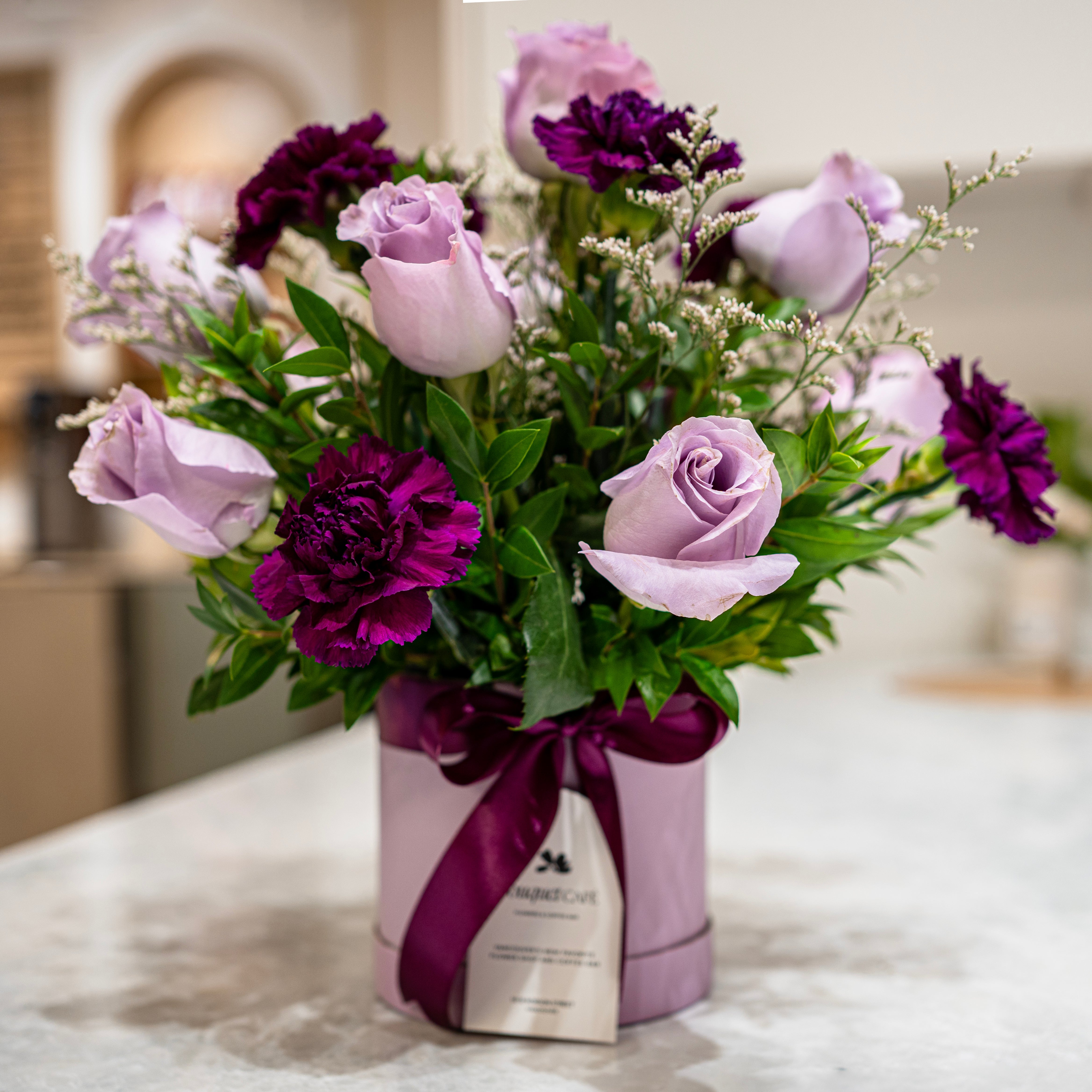 Lilac in Yaletown is a romantic lavender rose and plum carnation hat box from our Valentine’s collection. Designed in Vancouver by Bouquet Café.
